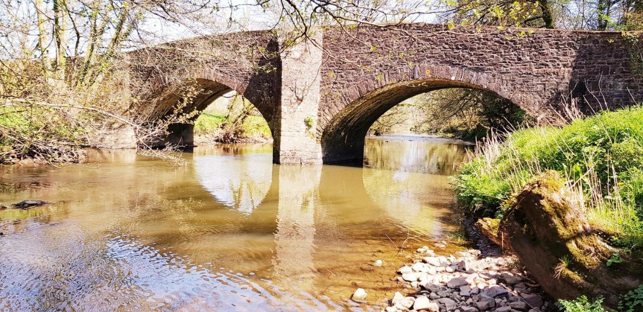 Kingsley Cottage - Beautiful Riverside Setting Beaworthy Buitenkant foto